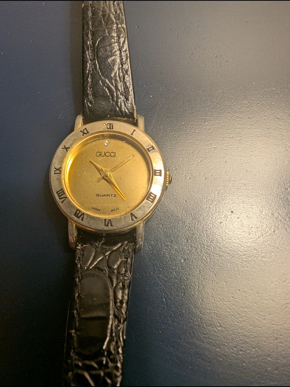 Vtg Gucci Gold Dial Black Leather Strap Watch Japan Mvmt - Picture 6 of 7